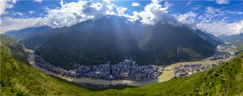 瀘定全景.jpg 瀘定全景.jpg