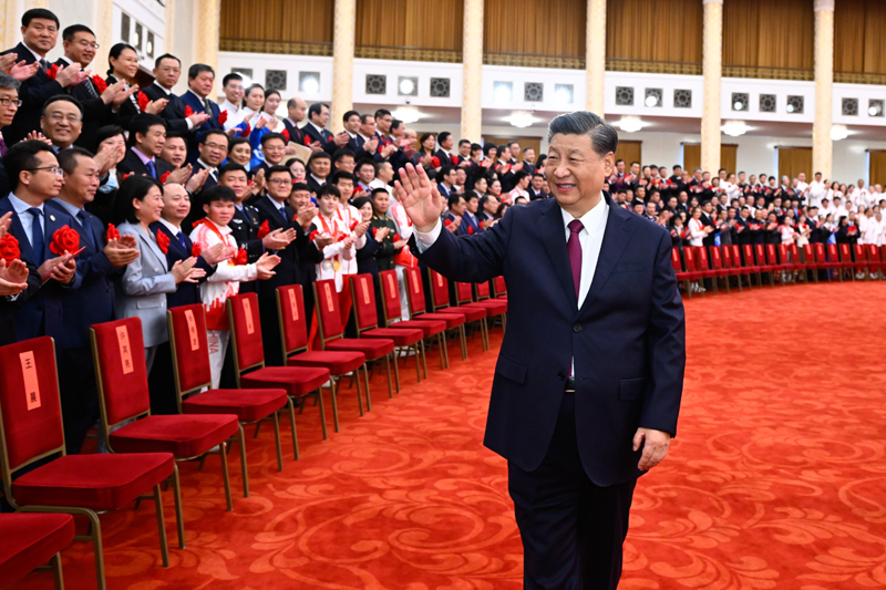 2022年4月8日，北京冬奧會(huì)、冬殘奧會(huì)總結(jié)表彰大會(huì)在北京人民大會(huì)堂隆重舉行。會(huì)前，習(xí)近平等會(huì)見北京冬奧會(huì)、冬殘奧會(huì)突出貢獻(xiàn)集體代表、突出貢獻(xiàn)個(gè)人和中國體育代表團(tuán)成員。